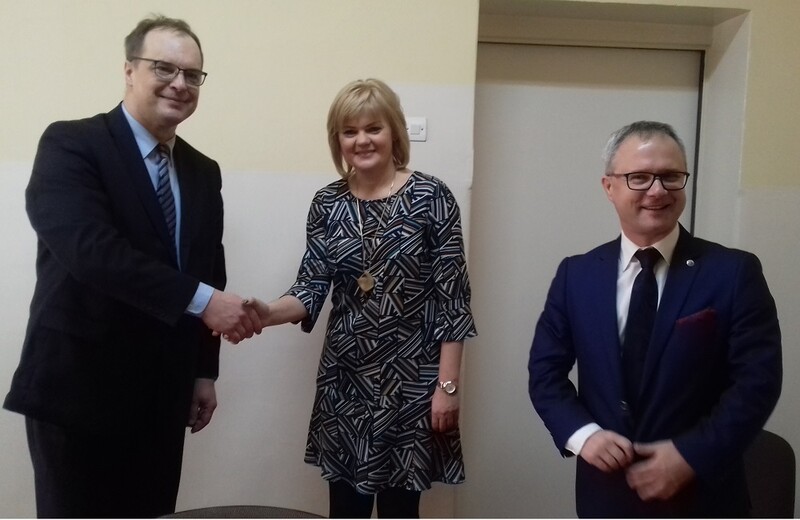 Profesorowie będą uczyć w podstawówce!