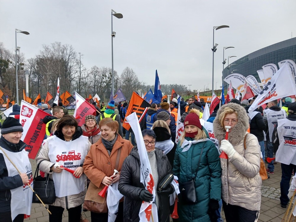 Protest hutników podczas konwencji KO. / fot. związki zawodowe Huty Pokój