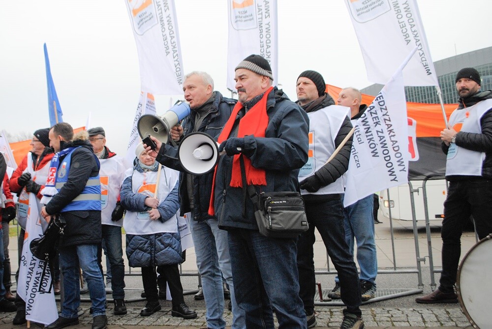 Protest hutników podczas konwencji KO. / fot. związki zawodowe Huty Pokój