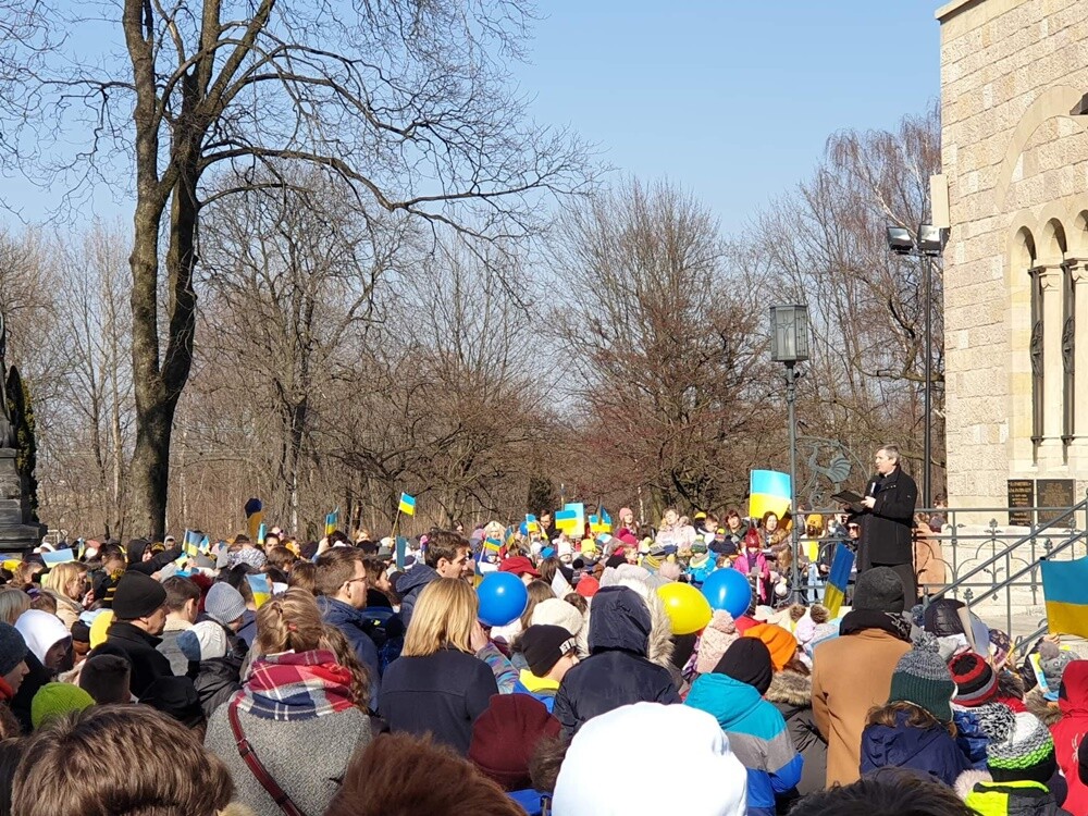 Wczoraj - 2 marca o godz. 12.00 w Kochłowicach odbył się spontaniczny protest przeciwko wojnie na Ukrainie i "Milczące wołanie" dzieci i młodzieży o pokój. 