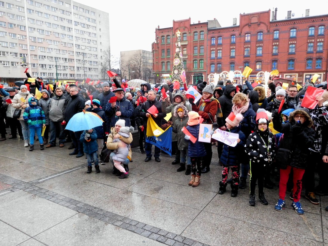 W czwartek o godzinie 16 na Placu Jana Pawła II w Rudzie Śląskiej odbył się protest przeciw polityce finansowania sportu przez miasto.