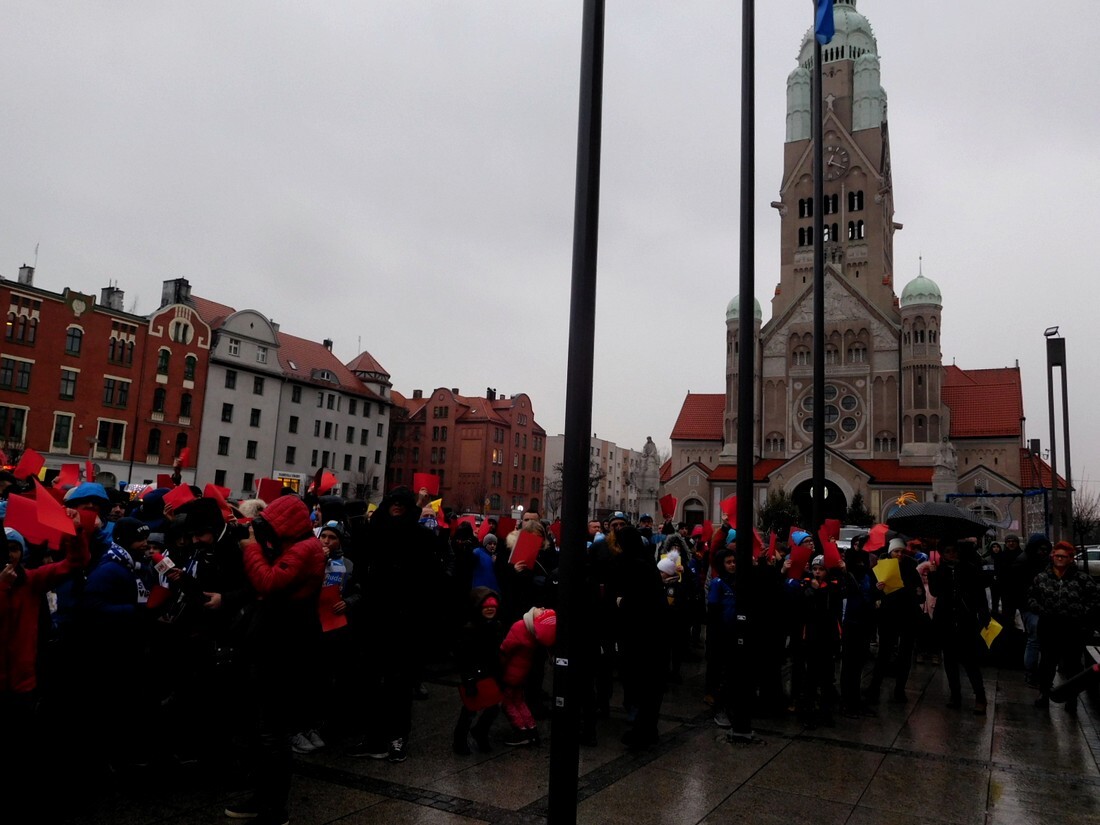 W czwartek o godzinie 16 na Placu Jana Pawła II w Rudzie Śląskiej odbył się protest przeciw polityce finansowania sportu przez miasto.