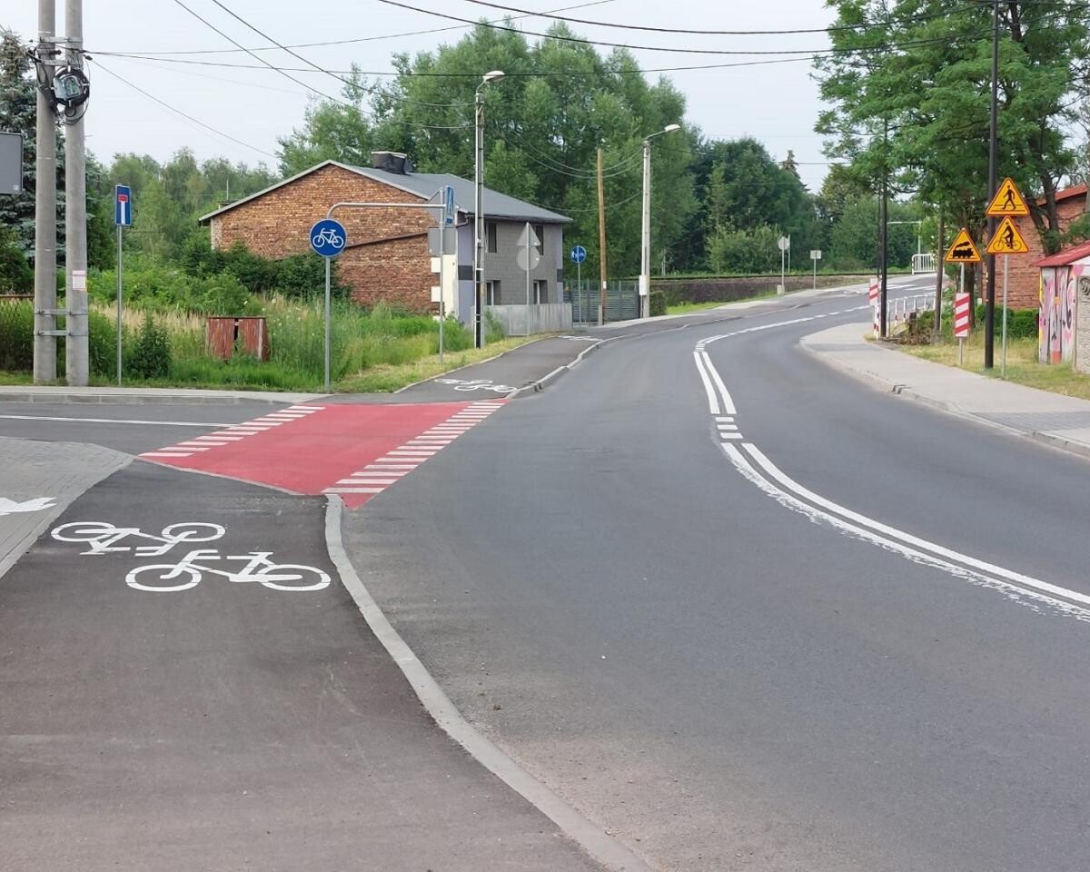 Zakończyła się przebudowa połączenia ulic Nowy Świat i Halembskiej w Rudzie Śląskiej. Inwestycja kosztowała 2,75 mln zł, miasto otrzymało na nią 1,2 mln zł dofinansowania z Rządowego Funduszu Rozwoju Dróg. / fot. UM Ruda Śląska