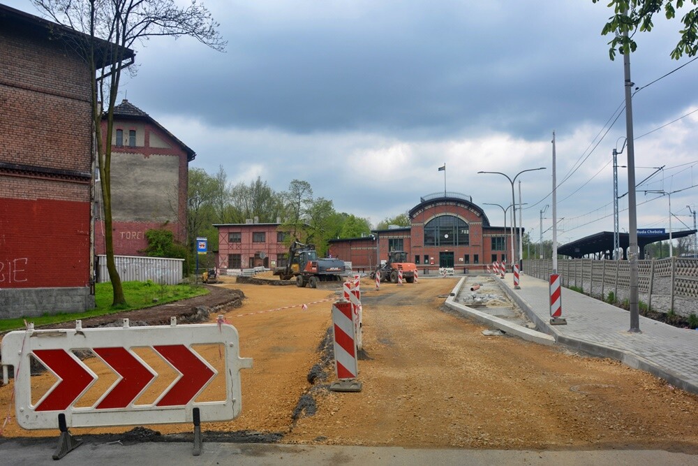 Trwa uporządkowywanie terenu przed dworcem kolejowym w dzielnicy Chebzie. Na inwestycję zostało przyznane dofinansowanie z Rządowego Funduszu Rozwoju Dróg. Jak wygląda postęp prac?

fot. Jacek Knapik