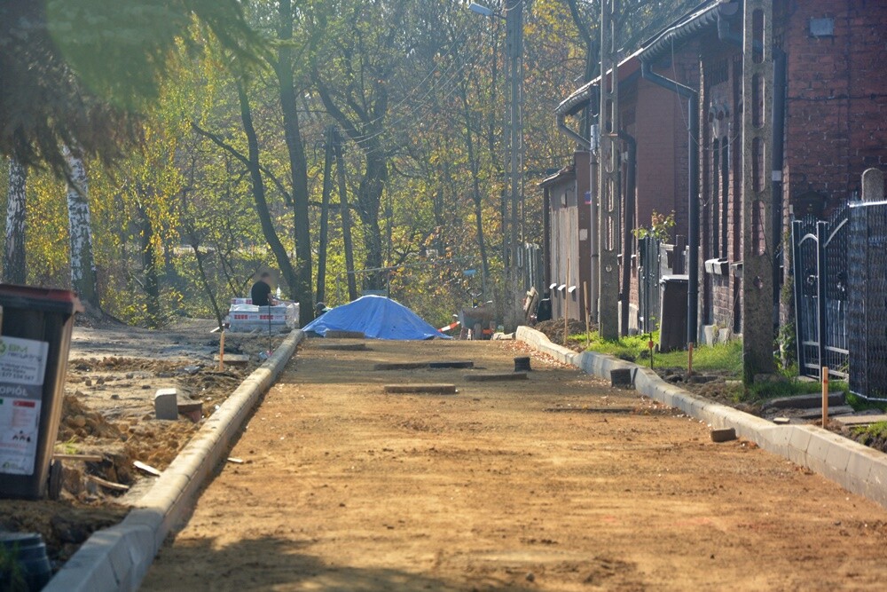 Od jesieni ubiegłego roku trwa modernizacja ul. Janasa w dzielnicy Ruda. Aktualnie trwa przebudowa kanalizacji na ostatnim fragmencie tej ulicy. Na jakim etapie są prace?

fot. Jacek Knapik
