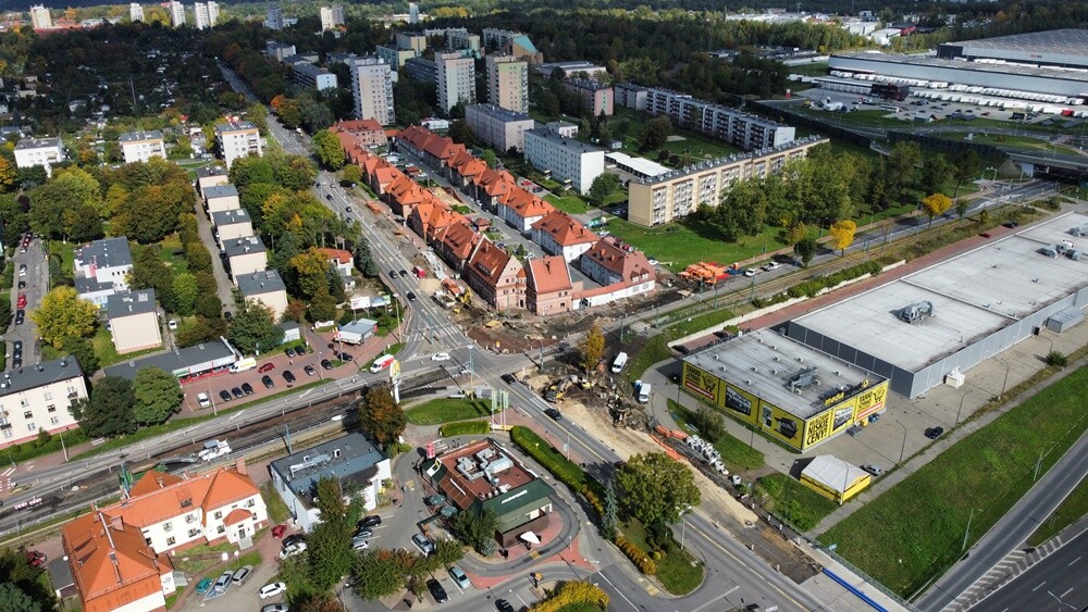 5 września ruszyła przebudowa ul. Wolności w  Rudzie Śląskiej – Rudzie. Główne prace aktualnie toczą się na skrzyżowaniu ul. Wolności, Zabrzańskiej i 1 Maja, które jest przebudowywane, a w jego miejscu powstaje rondo. Zobaczcie, jak wygląda postęp prac. 

fot. Marek Buczyński