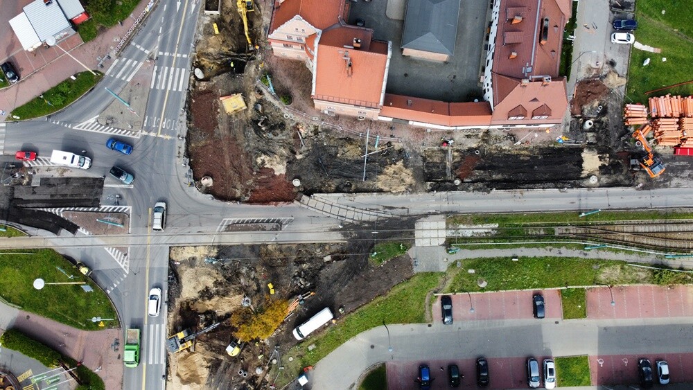 5 września ruszyła przebudowa ul. Wolności w  Rudzie Śląskiej – Rudzie. Główne prace aktualnie toczą się na skrzyżowaniu ul. Wolności, Zabrzańskiej i 1 Maja, które jest przebudowywane, a w jego miejscu powstaje rondo. Zobaczcie, jak wygląda postęp prac. 

fot. Marek Buczyński
