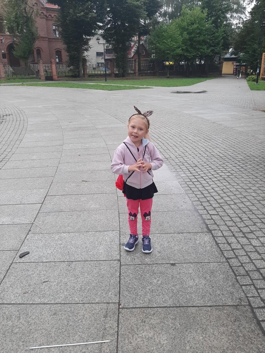 Amelka w drodze do przedszkola (sp.36 imienia Juliusza Słowackiego z podziałem przedszkolnym)
dzielnica: Orzegów