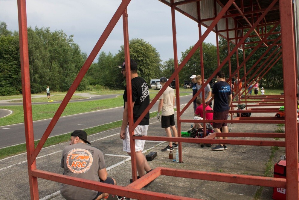 W ubiegłą niedzielę w Rudzie Śląskiej odbyła się rywalizacja o Puchar Karpat Modeli Zdalnie Sterowanych elektrycznych i spalinowych On-Road. Kilkadziesiąt modeli stanęło na starcie toru modelarskiego przy ul. Kolberga.