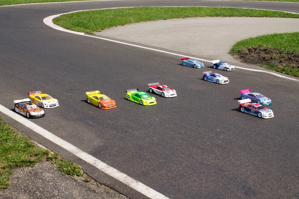 W ubiegłą niedzielę w Rudzie Śląskiej odbyła się rywalizacja o Puchar Karpat Modeli Zdalnie Sterowanych elektrycznych i spalinowych On-Road. Kilkadziesiąt modeli stanęło na starcie toru modelarskiego przy ul. Kolberga.