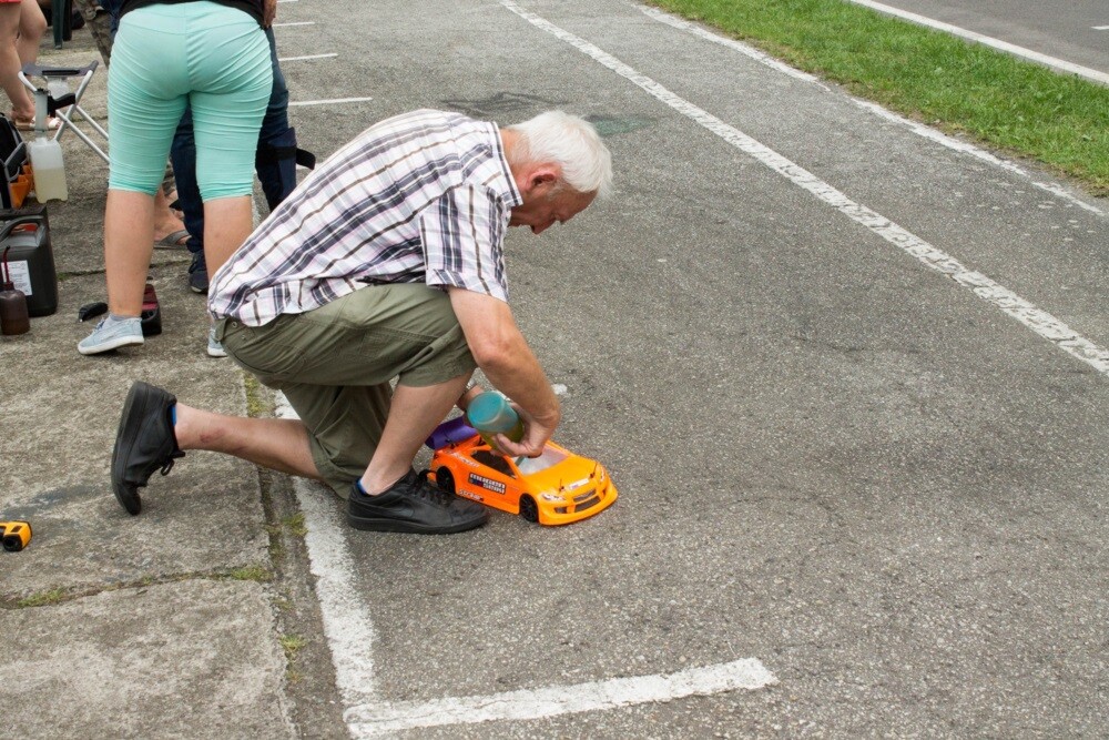 W ubiegłą niedzielę w Rudzie Śląskiej odbyła się rywalizacja o Puchar Karpat Modeli Zdalnie Sterowanych elektrycznych i spalinowych On-Road. Kilkadziesiąt modeli stanęło na starcie toru modelarskiego przy ul. Kolberga.