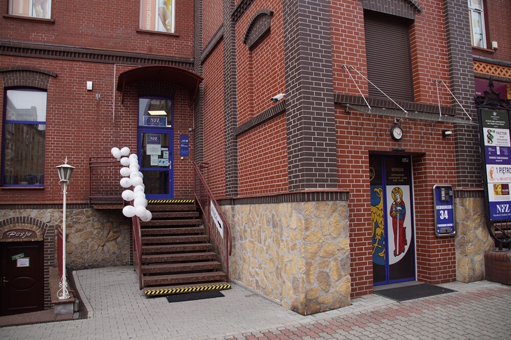 Od 27 kwietnia br. w Rudzie Śląskiej przy ul. Piotra Niedurnego 34 będzie działać Punkt Obsługi Klientów Śląskiego Oddziału Wojewódzkiego Narodowego Funduszu Zdrowia. Będzie w nim można otrzymać informacje oraz załatwić szereg spraw związanych z ubezpieczeniem zdrowotnym.