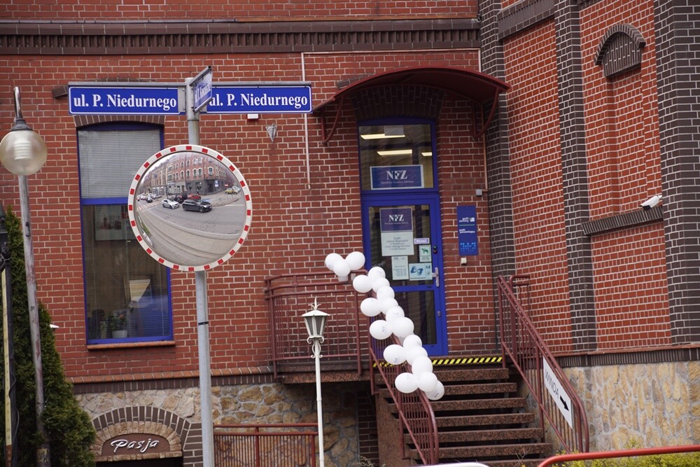 Od 27 kwietnia br. w Rudzie Śląskiej przy ul. Piotra Niedurnego 34 będzie działać Punkt Obsługi Klientów Śląskiego Oddziału Wojewódzkiego Narodowego Funduszu Zdrowia. Będzie w nim można otrzymać informacje oraz załatwić szereg spraw związanych z ubezpieczeniem zdrowotnym.