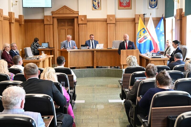 Radni uczcili rocznicę odrodzenia się samorządu terytorialnego