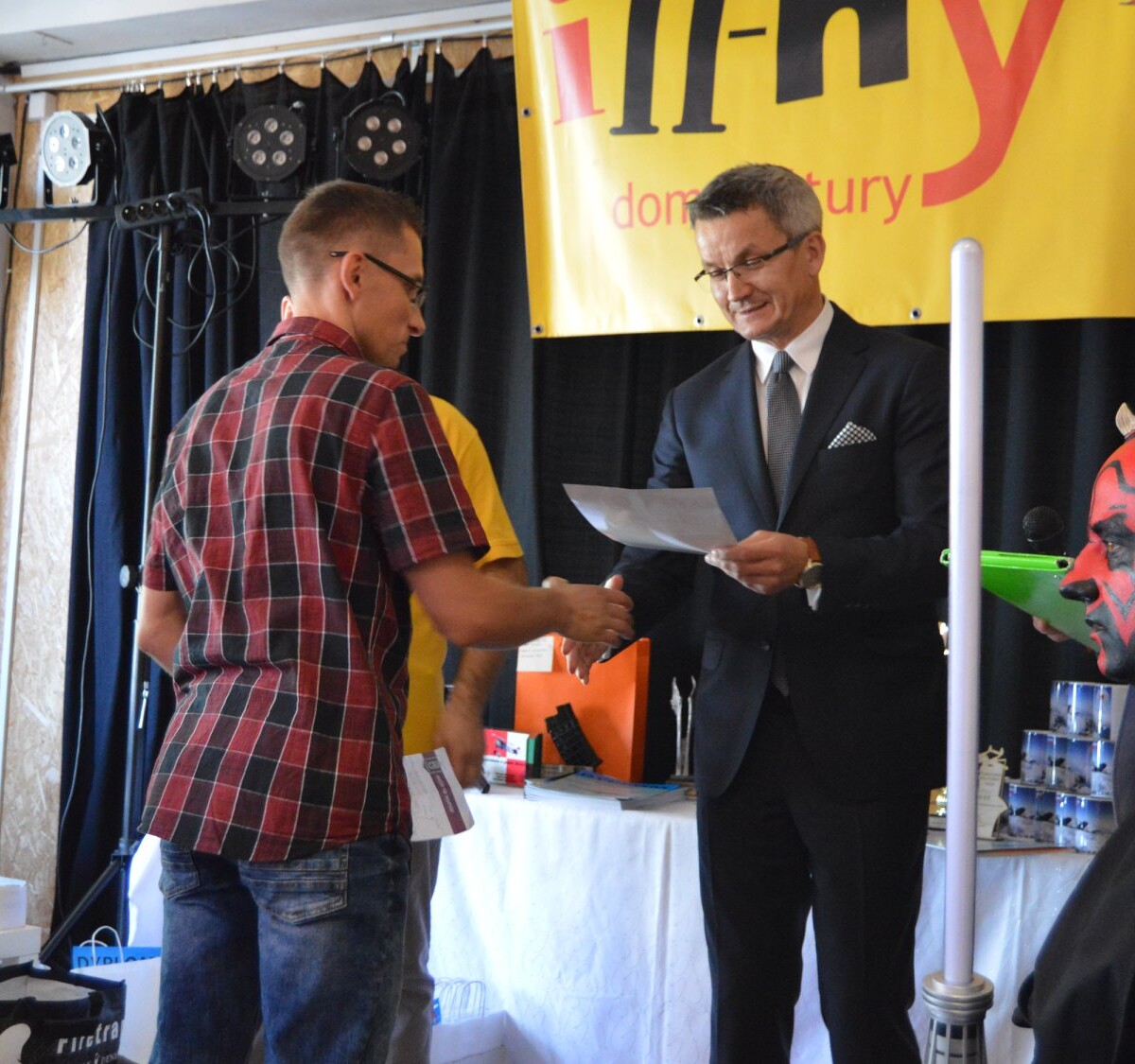 W ostatni weekend międzynarodowe grono modelarzy zawitało do Kochłowic. In-nY Dom Kultury po raz ósmy zorganizował Regionalny Konkurs Modeli Kartonowych.