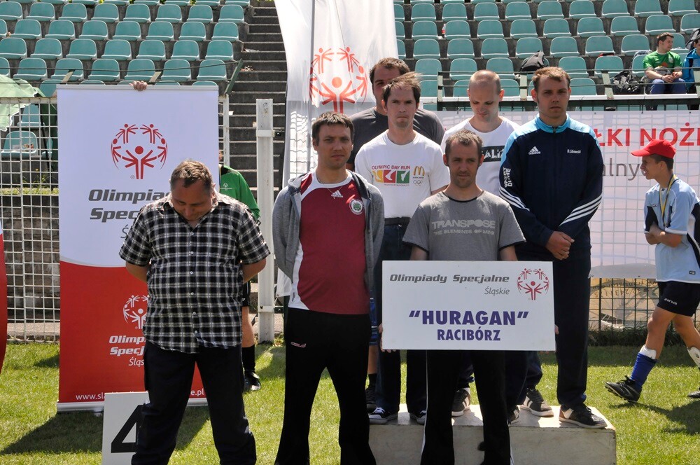 Dzisiaj na stadionie „Grunwald” w Halembie, już po raz XVI, w ramach Tygodnia Godności Osób Niepełnosprawnych odbył się Regionalny Turniej Piłki Nożnej Olimpiad Specjalnych.