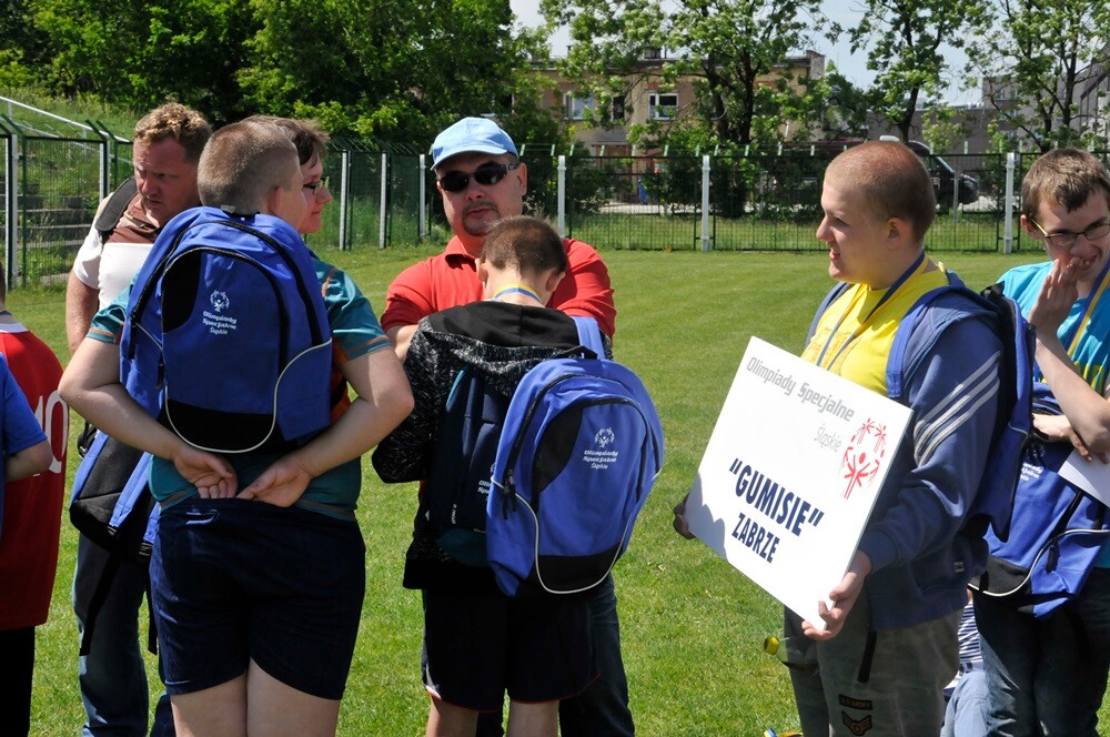 Dzisiaj na stadionie „Grunwald” w Halembie, już po raz XVI, w ramach Tygodnia Godności Osób Niepełnosprawnych odbył się Regionalny Turniej Piłki Nożnej Olimpiad Specjalnych.