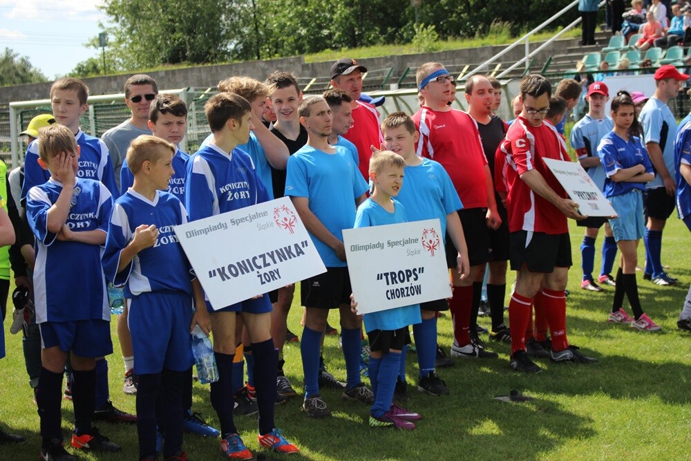 Dzisiaj na stadionie „Grunwald” w Halembie, już po raz XVI, w ramach Tygodnia Godności Osób Niepełnosprawnych odbył się Regionalny Turniej Piłki Nożnej Olimpiad Specjalnych.