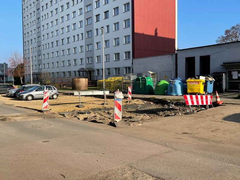 Remont kanalizacji na Racławickiej – dlaczego stoi w miejscu? Mieszkańcy zniecierpliwieni