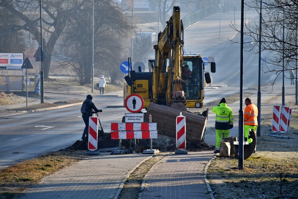Ruszyła naprawa szkód górniczych na ulicy Czarnoleśnej w Rudzie Śląskiej. Droga ta zostanie kompleksowo przebudowana. 3 marca ulica została zamknięta dla ruchu pojazdów osobowych. 

fot. Jacek Knapik