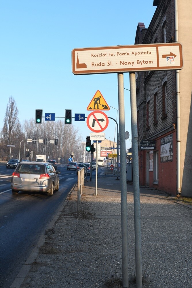 Ruszyła naprawa szkód górniczych na ulicy Czarnoleśnej w Rudzie Śląskiej. Droga ta zostanie kompleksowo przebudowana. 3 marca ulica została zamknięta dla ruchu pojazdów osobowych. 

fot. Jacek Knapik