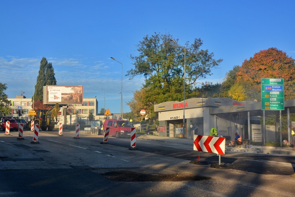 W marcu br. rozpoczęła się naprawa szkód górniczych na ulicy Czarnoleśnej w Rudzie Śląskiej. Od tego czasu ulica została zamknięta dla ruchu pojazdów osobowych. Trwa kompleksowa przebudowa drogi. Jak wygląda przebieg prac? Zobaczcie zdjęcia.

fot. Jacek Knapik
