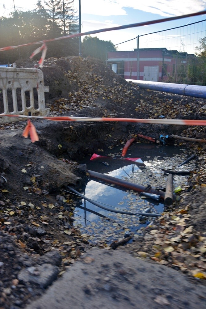 W marcu br. rozpoczęła się naprawa szkód górniczych na ulicy Czarnoleśnej w Rudzie Śląskiej. Od tego czasu ulica została zamknięta dla ruchu pojazdów osobowych. Trwa kompleksowa przebudowa drogi. Jak wygląda przebieg prac? Zobaczcie zdjęcia.

fot. Jacek Knapik
