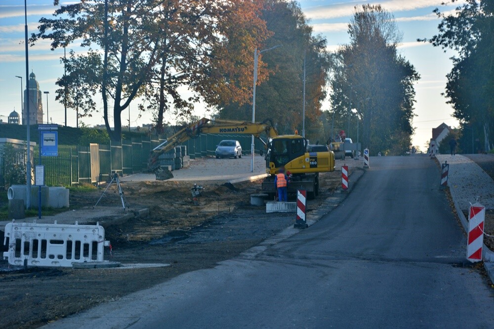 W marcu br. rozpoczęła się naprawa szkód górniczych na ulicy Czarnoleśnej w Rudzie Śląskiej. Od tego czasu ulica została zamknięta dla ruchu pojazdów osobowych. Trwa kompleksowa przebudowa drogi. Jak wygląda przebieg prac? Zobaczcie zdjęcia.

fot. Jacek Knapik