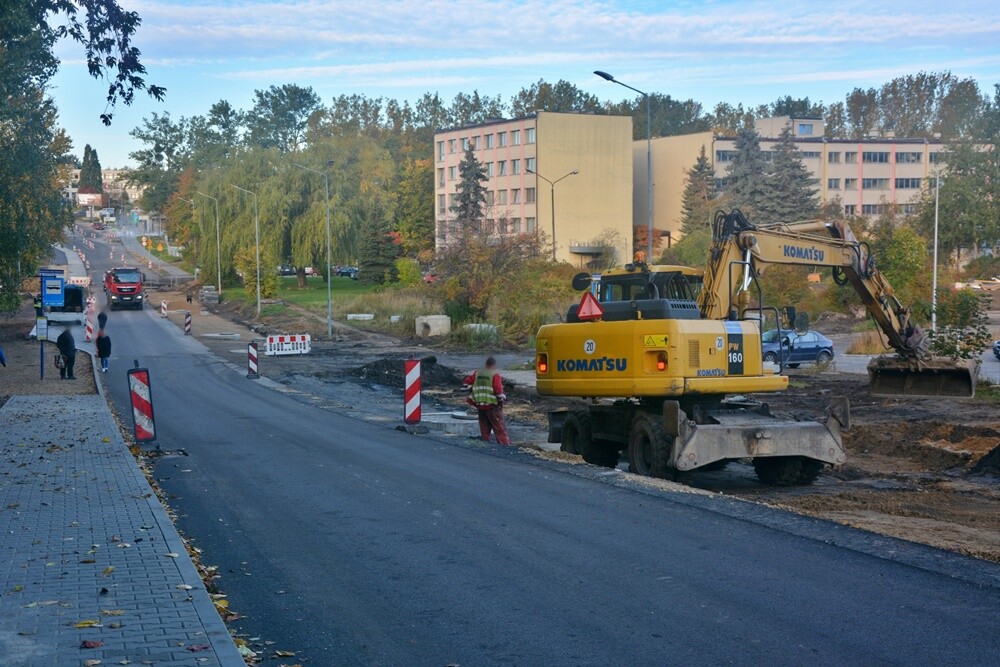 W marcu br. rozpoczęła się naprawa szkód górniczych na ulicy Czarnoleśnej w Rudzie Śląskiej. Od tego czasu ulica została zamknięta dla ruchu pojazdów osobowych. Trwa kompleksowa przebudowa drogi. Jak wygląda przebieg prac? Zobaczcie zdjęcia.

fot. Jacek Knapik