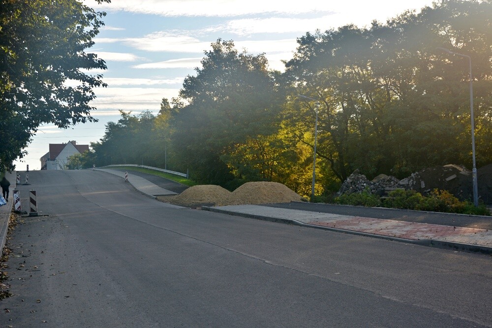 W marcu br. rozpoczęła się naprawa szkód górniczych na ulicy Czarnoleśnej w Rudzie Śląskiej. Od tego czasu ulica została zamknięta dla ruchu pojazdów osobowych. Trwa kompleksowa przebudowa drogi. Jak wygląda przebieg prac? Zobaczcie zdjęcia.

fot. Jacek Knapik