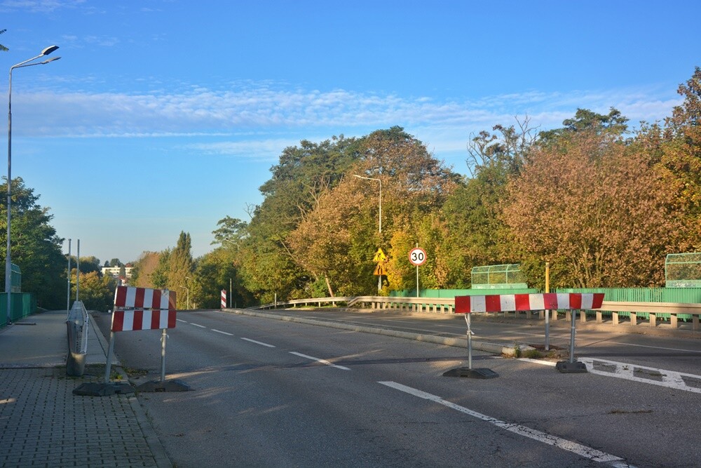 W marcu br. rozpoczęła się naprawa szkód górniczych na ulicy Czarnoleśnej w Rudzie Śląskiej. Od tego czasu ulica została zamknięta dla ruchu pojazdów osobowych. Trwa kompleksowa przebudowa drogi. Jak wygląda przebieg prac? Zobaczcie zdjęcia.

fot. Jacek Knapik