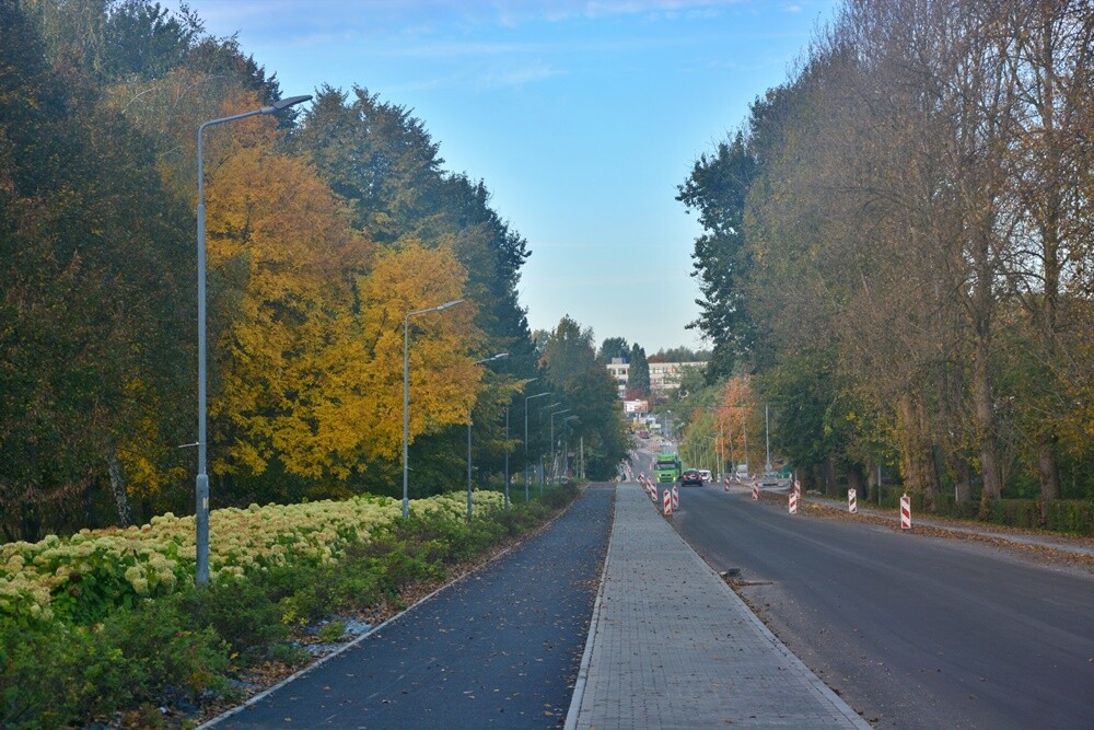 W marcu br. rozpoczęła się naprawa szkód górniczych na ulicy Czarnoleśnej w Rudzie Śląskiej. Od tego czasu ulica została zamknięta dla ruchu pojazdów osobowych. Trwa kompleksowa przebudowa drogi. Jak wygląda przebieg prac? Zobaczcie zdjęcia.

fot. Jacek Knapik