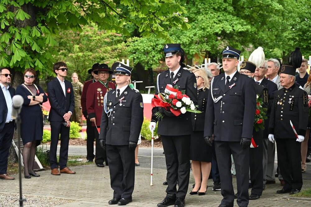 W Kochłowicach odbyły się dziś uroczystości upamiętniające kolejną rocznicę uchwalenia Konstytucji 3 Maja oraz wybuch III Powstania Śląskiego. / fot. UM Ruda Śląska