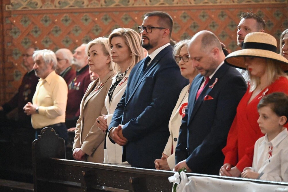 W Kochłowicach odbyły się dziś uroczystości upamiętniające kolejną rocznicę uchwalenia Konstytucji 3 Maja oraz wybuch III Powstania Śląskiego. / fot. UM Ruda Śląska