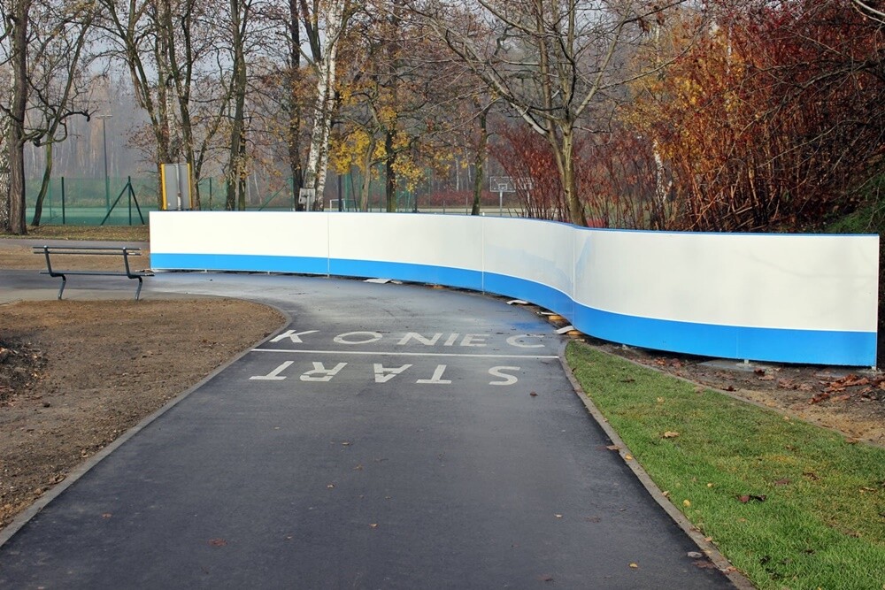 Rolkowisko przy parku Strzelnica już jest! Projekt został wybrany do realizacji w ramach budżetu obywatelskiego na 2018 rok, ale wówczas nie udało się wyłonić wykonawcy. Pomysł nie trafił jednak do kosza. Warta ponad 800 tys. zł inwestycja została właśnie odebrana od wykonawcy.