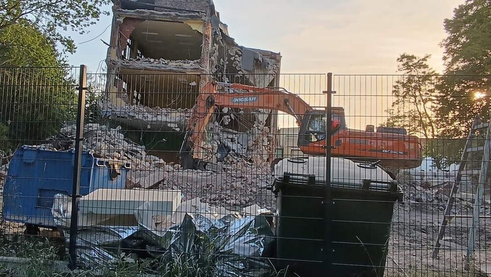 Rozbiórka starego budynku Szkoły Podstawowej nr 17. / fot. SP nr 17