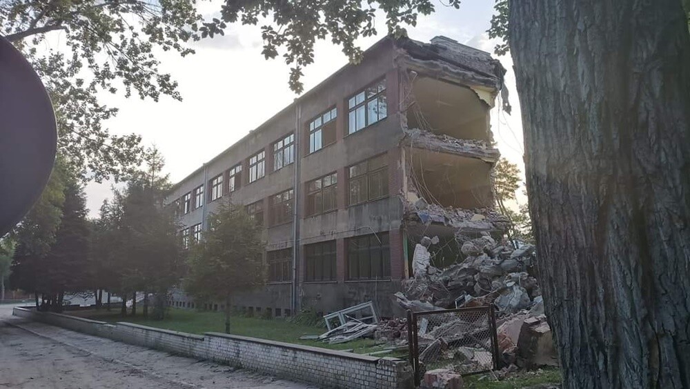 Rozbiórka starego budynku Szkoły Podstawowej nr 17. / fot. SP nr 17