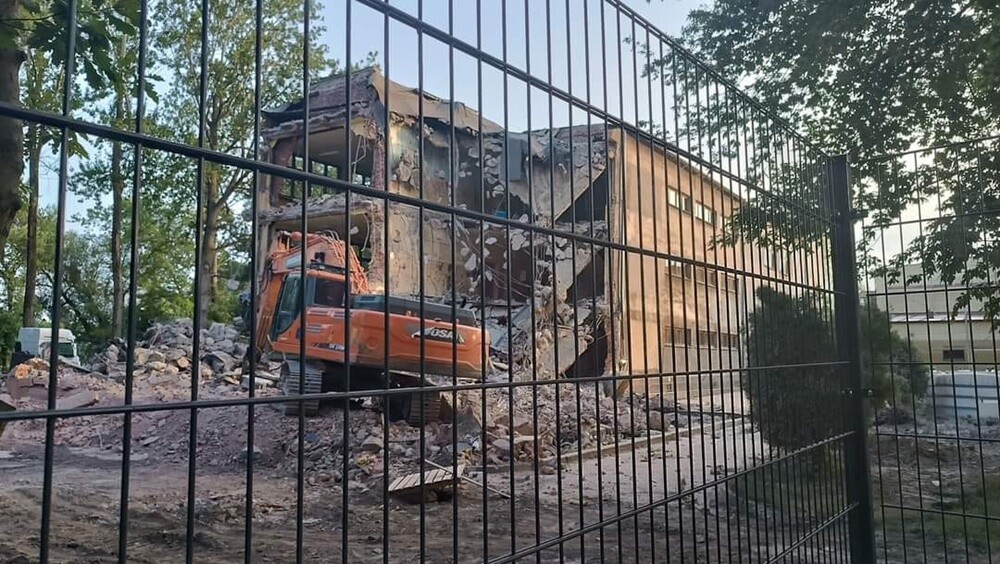 Rozbiórka starego budynku Szkoły Podstawowej nr 17. / fot. SP nr 17
