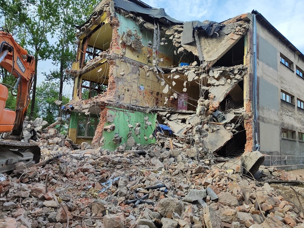 Rozbiórka starego budynku Szkoły Podstawowej nr 17. / fot. SP nr 17