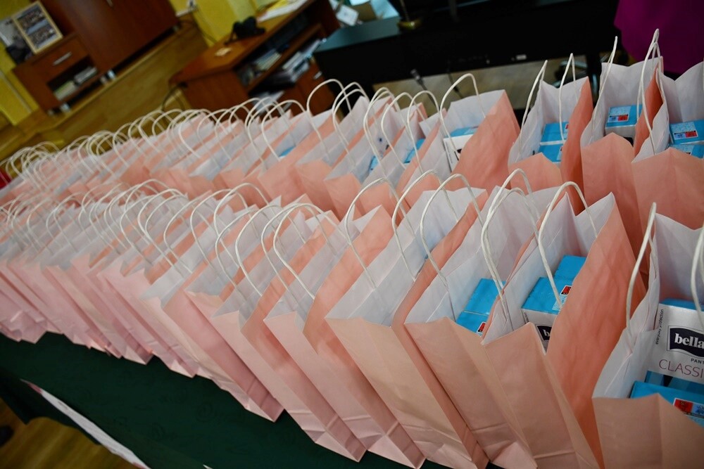 "Różowe Skrzyneczki" w rudzkich szkołach – walka z tabu menstruacyjnym