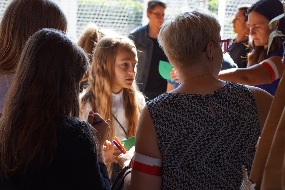 Ponad 15 tysięcy uczniów rozpoczęło dzisiaj naukę w rudzkich szkołach. W Szkoła Szkole Podstawowej nr 24 im. Powstańców Śląskich w Rudzie Śląskiej rozpoczęcie roku szkolnego zorganizowano w formie happeningu nawiązującego do 1 i 17 września 1939 r.