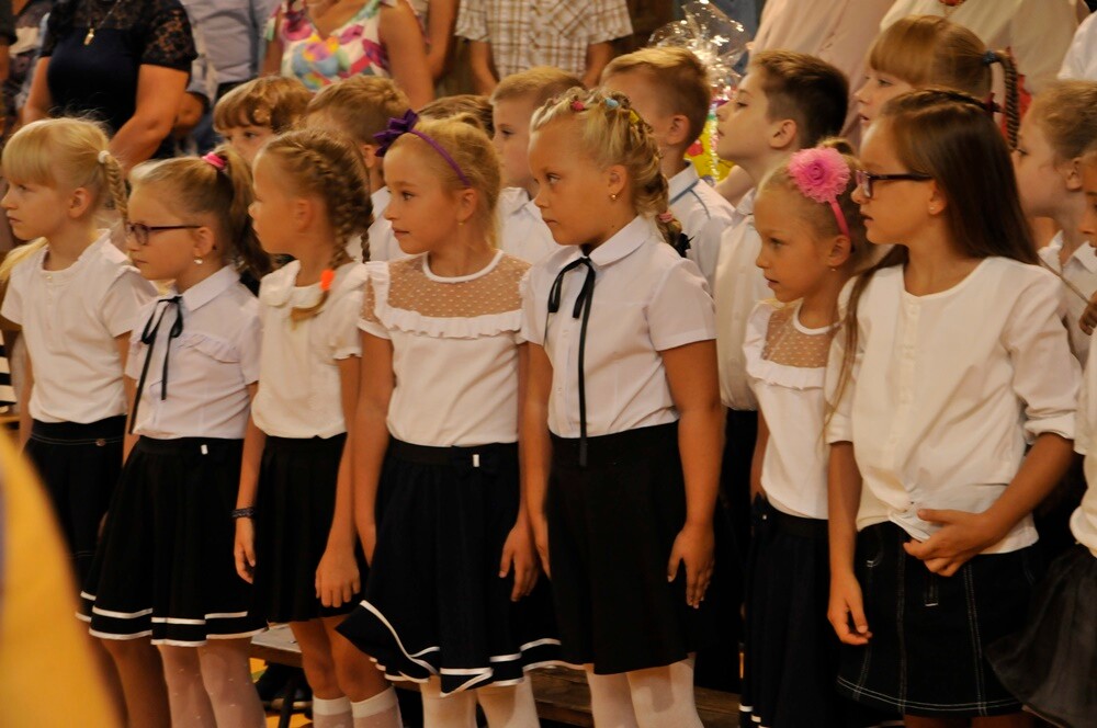 Ponad 19 tysięcy uczniów rozpoczęło dziś naukę w rudzkich szkołach. Dla ponad 1380 z nich był to wyjątkowy dzień, bo progi szkoły przekroczyli po raz pierwszy.