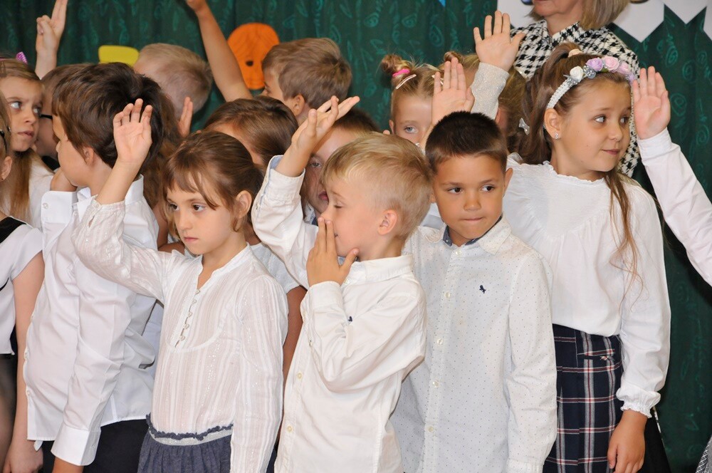 Ponad 19 tysięcy uczniów rozpoczęło dziś naukę w rudzkich szkołach. Dla ponad 1380 z nich był to wyjątkowy dzień, bo progi szkoły przekroczyli po raz pierwszy.