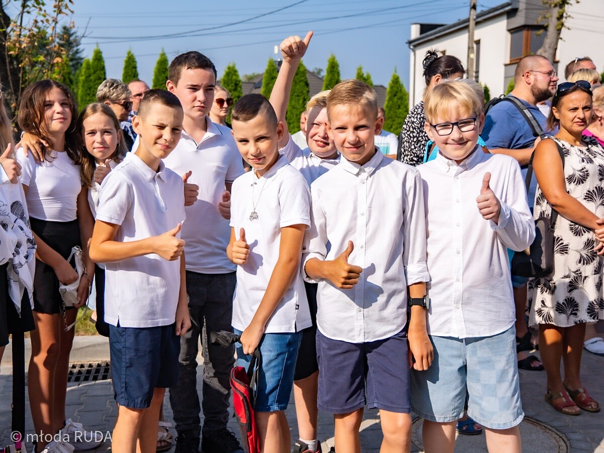 Rozpoczęcie roku szkolnego w Szkole Podstawowej nr 17. / fot. Młoda Ruda
