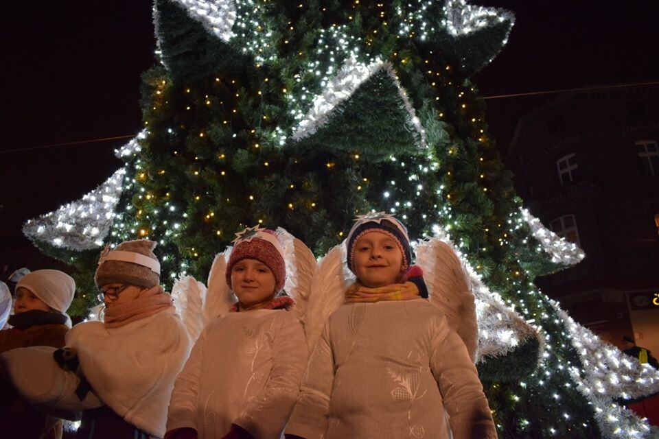 W sobotę na zbiegu ulic Pocztowej i Katowickiej w Świętochłowicach odbył się bożonarodzeniowy jarmark.