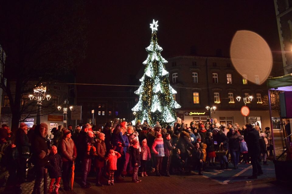 W sobotę na zbiegu ulic Pocztowej i Katowickiej w Świętochłowicach odbył się bożonarodzeniowy jarmark.