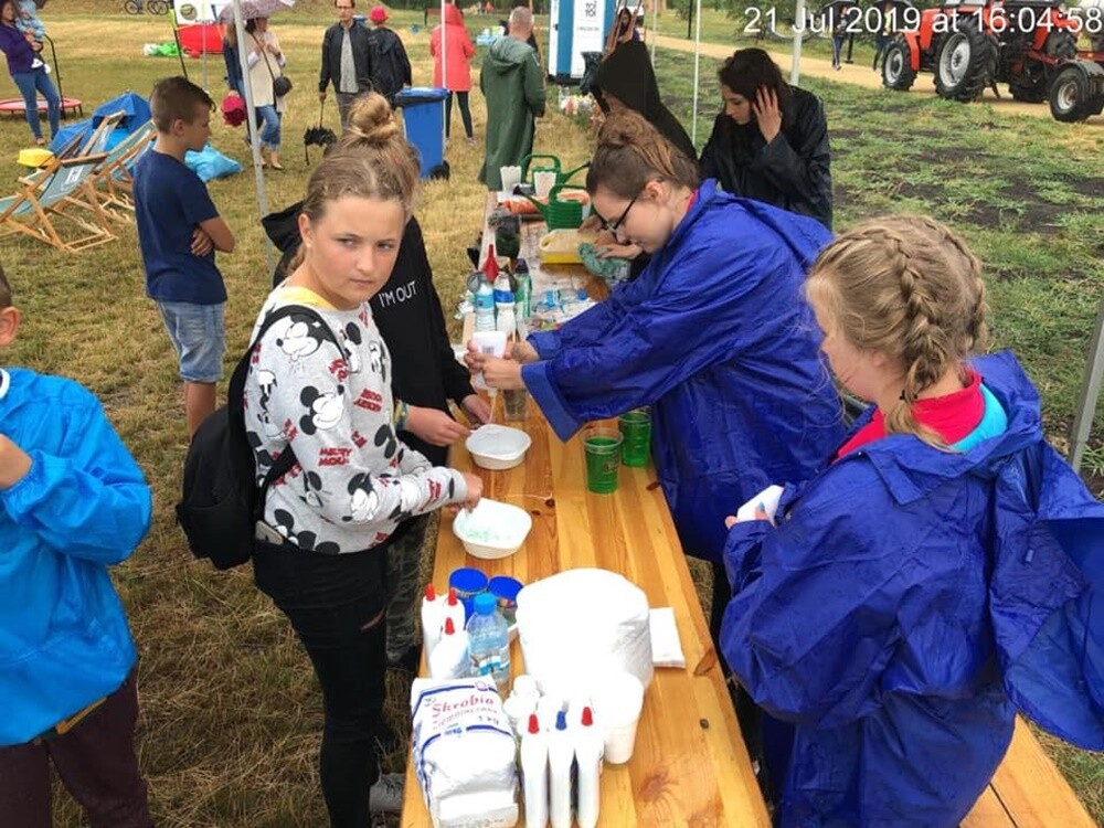 Miasteczko rowerowe, sadzenie drzewek, występ Grzegorza Poloczka oraz wiele innych atrakcji dla dzieci i dorosłych przygotowano w ramach niedzielnej (21.07) imprezy, która odbyła się pod hasłem “Ruda grilluje”. Została ona zorganizowana na zrewitalizowanej hałdzie przy ul. 1 Maja w Rudzie Śląskiej.