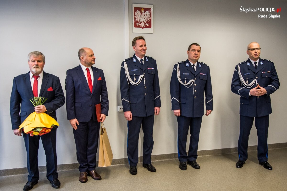 Dziś w rudzkiej komendzie odbyło się wprowadzenie podinspektora Dawida Gila na stanowisko Komendanta Miejskiego Policji w Rudzie Śląskiej. Nowy komendant jest dobrze znany rudzkim policjantom, przez większość swojej policyjnej kariery służył w tutejszym garnizonie / fot. KMP Ruda Śląska