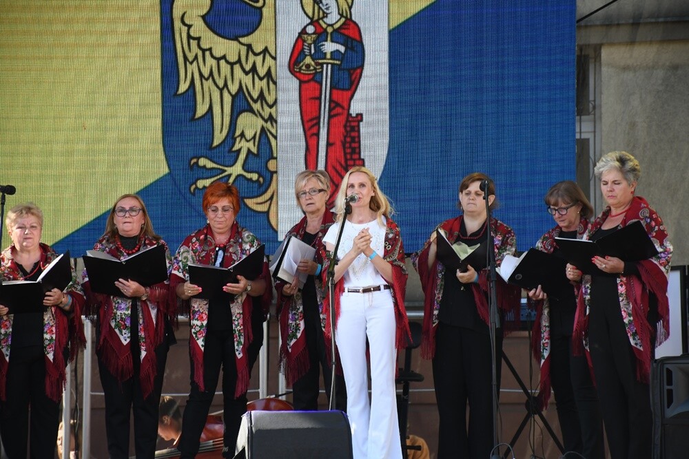 Wczoraj na placu Jana Pawła II w Nowym Bytomiu odbył się koncert charytatywny "Ruda Śląska solidarna z Ukrainą!", którego organizatorami byli: Miasto Ruda Śląska i Telewizja TVS. 

fot. Jacek Knapik