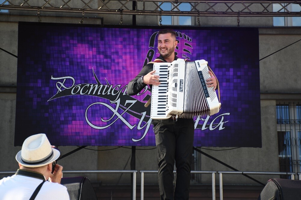 Wczoraj na placu Jana Pawła II w Nowym Bytomiu odbył się koncert charytatywny "Ruda Śląska solidarna z Ukrainą!", którego organizatorami byli: Miasto Ruda Śląska i Telewizja TVS. 

fot. Jacek Knapik